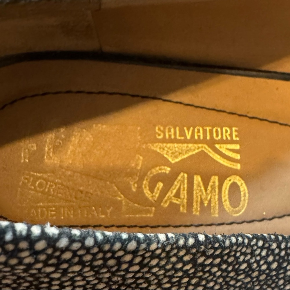 Salvatore Ferragamo Vara Bow Flats 7B – Stingray-Print Leather & Patent Cap Toe - Picture 7 of 16